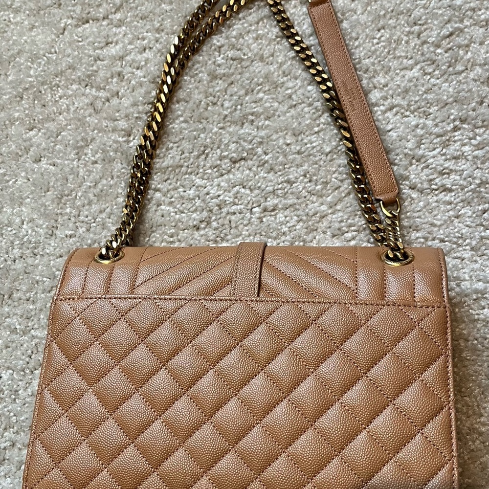 YSL envelope triquilt shoulder bag in grained leather medium size - Picture 4 of 16